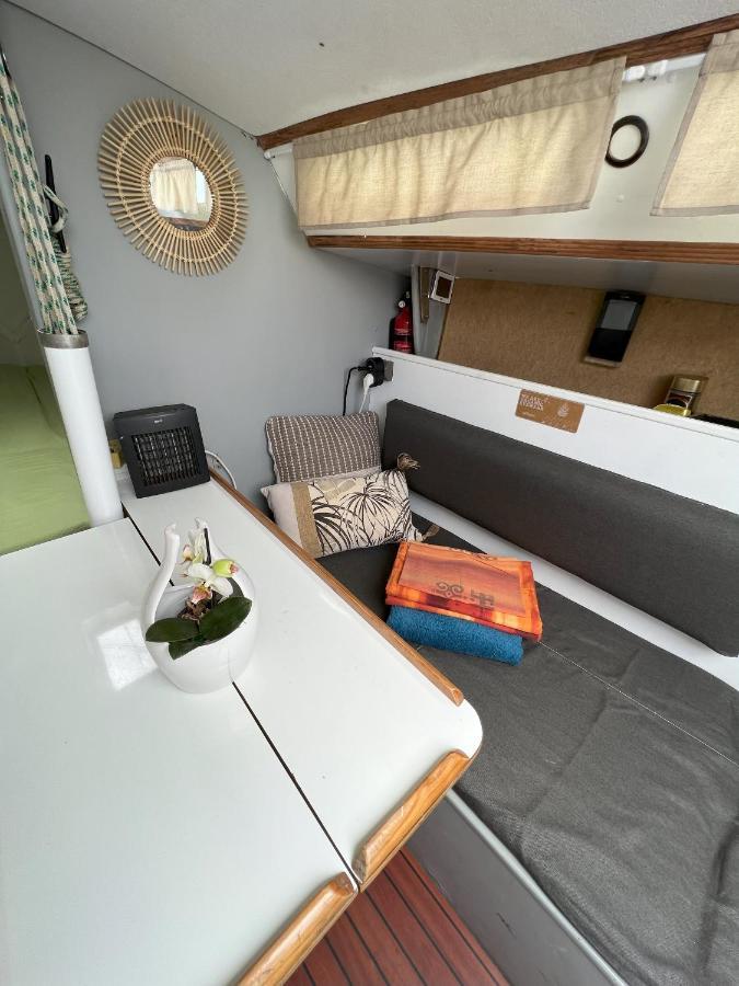 Location Un Petit Voilier Hotel ลาโรแชล ภายนอก รูปภาพ